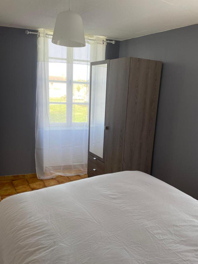 Charmant T2 Au 1Er Dans Residence Avec Parc Arbore Saint-Pierre-le-Moutier Exterior photo